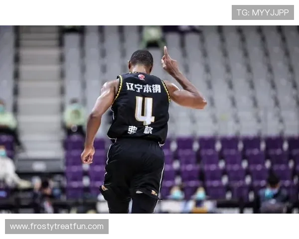 赖斯中场突破表现稳健，持续提升球队进攻效率