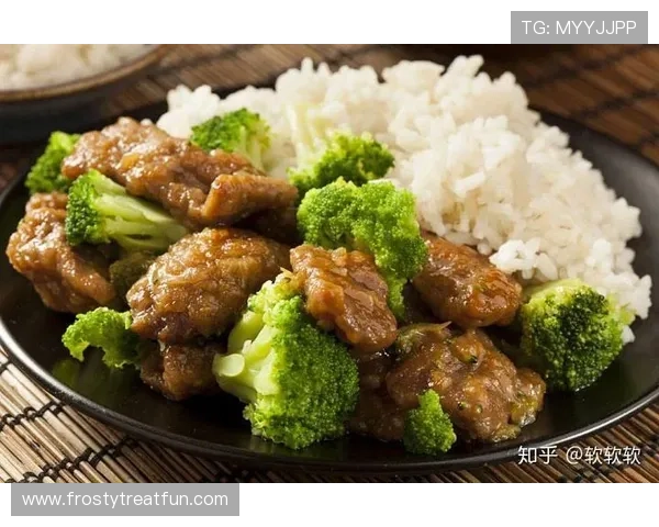 任子威训练结束后一个人吃豪华大餐，这节奏有点像电影里的孤独富豪啊